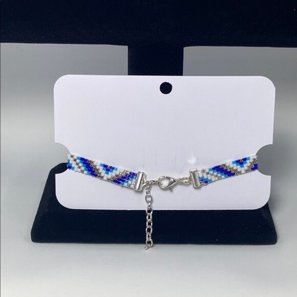 Traditional Native American Indian Style Glass Seed Bead Blue & Silver Bracelet - Picture 5 of 13